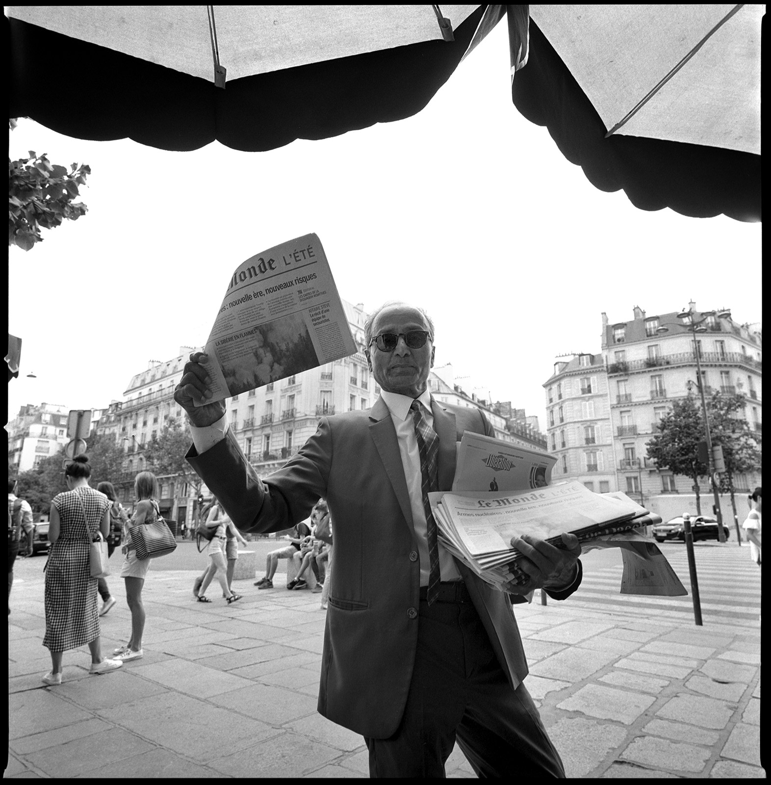 Ali Akbar, Ecrivain. Il vend ''Le Monde'' à la criée depuis bientôt 50 ans à Saint-Germain-des-Prés, 2019